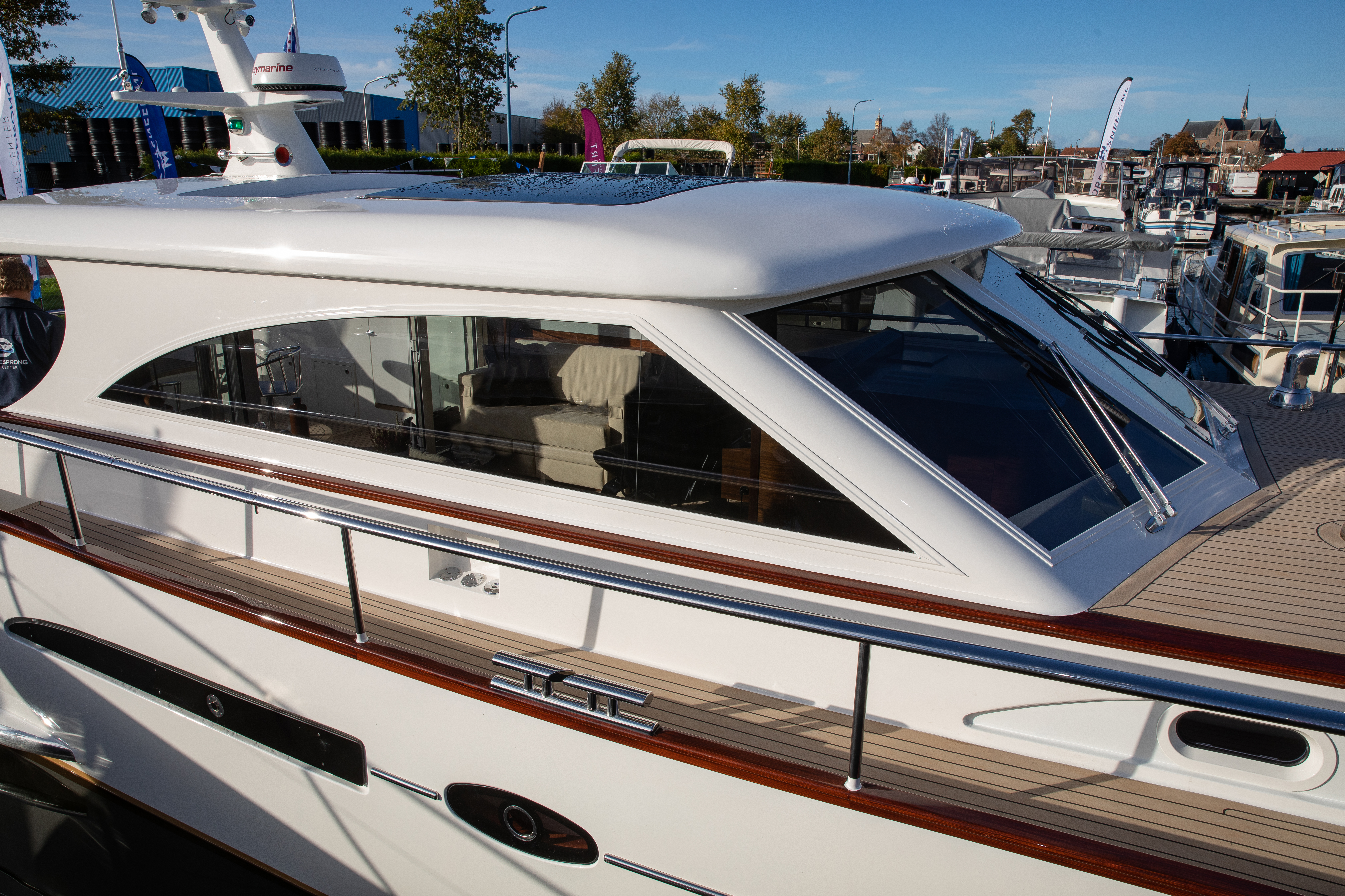 Was zeichnet schalldichte Fenster für Boote aus?